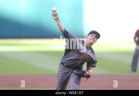 Arizona Diamondbacks Krug Zack Greinke liefert einen Pitch auf die St. Louis Cardinals im zweiten Inning am Busch Stadium in St. Louis am 29. Juli 2017. Foto von Bill Greenblatt/UPI Stockfoto