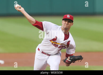 St. Louis Cardinals Krug Jack Flaherty liefert eine Tonhöhe zu den Cleveland Indians im zweiten Inning am Busch Stadium in St. Louis am 27. Juni 2018. Foto von Bill Greenblatt/UPI Stockfoto