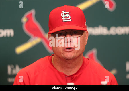 St. Louis Cardinals Interim Manager Mike Shildt spricht während einer Pressekonferenz am Busch Stadium in St. Louis am 15. Juli 2018. Manager Mike Matheny und zwei andere Trainer, wurden am 14. Juli 2018 entlassen. Matheny benannt wurde Manager November 14, 2011 und kompiliert eine 591-473 gewonnen - Verlust kennzeichnen. Shildt hat ein Mitglied der Kardinäle Organisation seit 2004 gewesen und hat als bench coach für die Kardinäle, für die letzten zwei Jahre diente. Foto von Bill Greenblatt/UPI Stockfoto