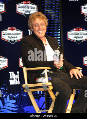 Roger Daltry der Wer beantwortet Fragen für die Medien an der Super Bowl Media Center. Bei einer Pressekonferenz in Ft. Lauderdale, Fl, am 4. Februar 2010 Super Bowl XLIV kennzeichnet die, die in der Hälfte der Zeit zeigen. UPI/Susan Knowles Stockfoto