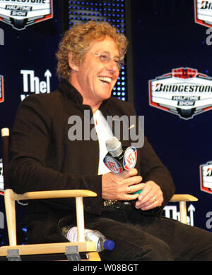 Roger Daltry der Wer beantwortet Fragen für die Medien an der Super Bowl Media Center. Bei einer Pressekonferenz in Ft. Lauderdale, Fl, am 4. Februar 2010 Super Bowl XLIV kennzeichnet die, die in der Hälfte der Zeit zeigen. UPI/Susan Knowles Stockfoto