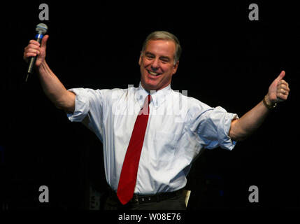 Vermont Governor Howared Dekan erscheint eine Kampagne stop Dez.14, 2003 in San Francisco. (UPI Foto/Terry Schmitt) Stockfoto