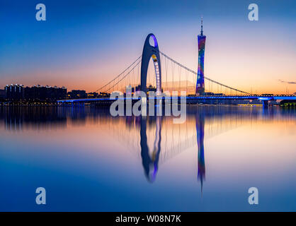 Nacht Blick auf den Pearl River in Guangzhou Stockfoto