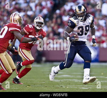 St. Louis Rams RB Sam Jackson (39) Rassen von San Francisco 49ers im Candlestick Park in San Francisco am 14. November 2010. Die 49ers besiegten die Rams 23-20 in den überstunden. UPI/Terry Schmitt Stockfoto