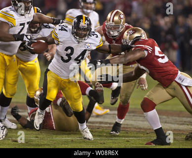 Pittsburgh Steelers RB Rashard Mendenhall (34) gegen die San Francisco 49ers im Candlestick Park in San Francisco am 19. Dezember 2011 läuft. Die 49ers besiegten die Steelers 20-3. UPI/Terry Schmitt Stockfoto