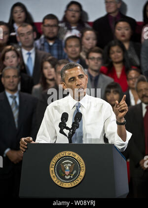 Präsident Barack Obama spricht an der Betty Ann Ong chinesischen Recreation Center in San Francisco am 25. November 2013. Obama sprach über das Abkommen mit dem Iran und forderte die Republikaner im Repräsentantenhaus neue Zuwanderungsgesetz zu sichern. UPI/Terry Schmitt Stockfoto