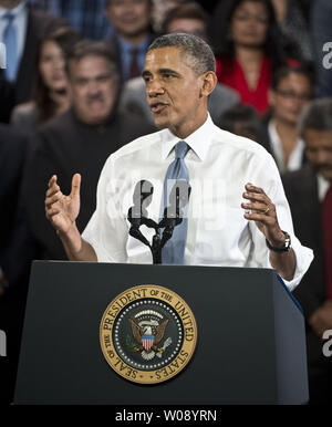 Präsident Barack Obama spricht an der Betty Ann Ong chinesischen Recreation Center in San Francisco am 25. November 2013. Obama sprach über das Abkommen mit dem Iran und forderte die Republikaner im Repräsentantenhaus neue Zuwanderungsgesetz zu sichern. UPI/Terry Schmitt Stockfoto