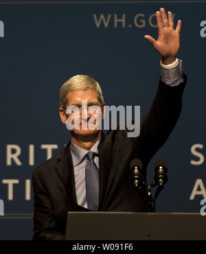 Apple CEO Tim Cook spricht auf dem Gipfel auf der Cybersicherheit und Verbraucherschutz an der Stanford University in Palo Alto, Kalifornien, am 13. Februar 2015. Nach Cook, Nachrichten-center bald in der Lage sein, mithilfe von Apple für den Eintritt in die Nationalparks bezahlen. Foto von Terry Schmitt/UPI Stockfoto