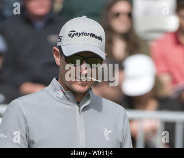 Justin Rosechews auf seinem T-Stück auf der ersten Bohrung des Welt-meisterschaft Cadillac Match Play am Harding Park in San Francisco am 29. April 2015. Foto von Terry Schmitt/UPI Stockfoto