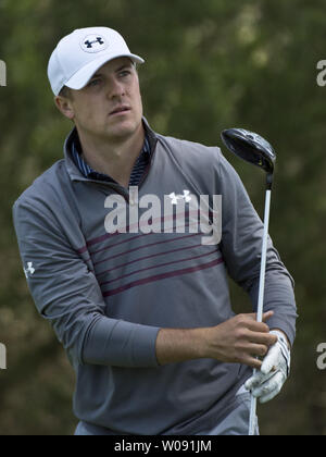 Jordanien Spieth paßt seinen Antrieb auf der vierten Bohrung des Welt-meisterschaft Cadillac Match Play am Harding Park in San Francisco am 29. April 2015. Foto von Terry Schmitt/UPI Stockfoto