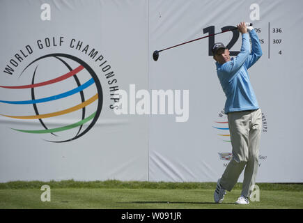 Jim Furyk zweigt weg auf dem 12 Loch der Welt-meisterschaft Cadillac Match Play am Harding Park in San Francisco am 29. April 2015. Foto von Terry Schmitt/UPI Stockfoto