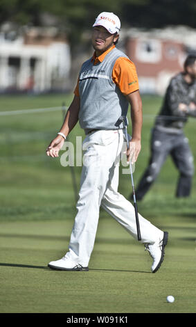 Hideki Matsuyama in Japan reagiert auf seinen Schlag am achten Loch der Welt-meisterschaft Cadillac Match Play am Harding Park in San Francisco am 29. April 2015. Foto von Terry Schmitt/UPI Stockfoto