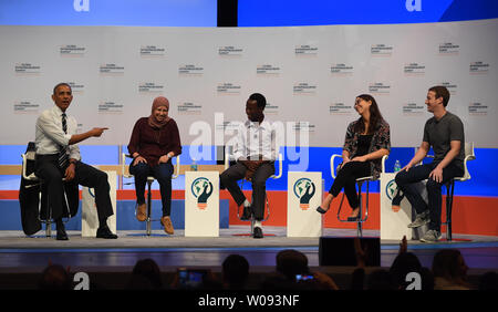 Präsident Barack Obama (L) führt eine Podiumsdiskussion mit (L-R) Mai Vermitteln von Ägypten, Jean Bosco Nzeyimana von Ruanda, Mariana Costa Checa von Peru, und Facebook Gründer Mark Zuckerberg an der Global Entrepreneurship Summit 2016 an der Stanford University in Palo Alto, Kalifornien, am 24. Juni 2016. GES Ziel amerikanischer Unternehmer und Investoren mit internationalen Kollegen zu verbinden. Foto von Terry Schmitt/UPI Stockfoto