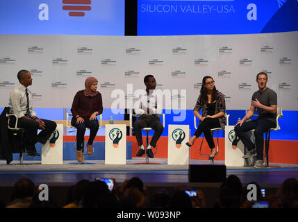 Präsident Barack Obama (L) führt eine Podiumsdiskussion mit (L-R) Mai Vermitteln von Ägypten, Jean Bosco Nzeyimana von Ruanda, Mariana Costa Checa von Peru, und Facebook Gründer Mark Zuckerberg an der Global Entrepreneurship Summit 2016 an der Stanford University in Palo Alto, Kalifornien, am 24. Juni 2016. GES Ziel amerikanischer Unternehmer und Investoren mit internationalen Kollegen zu verbinden. Foto von Terry Schmitt/UPI Stockfoto