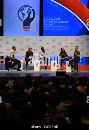 Präsident Barack Obama (L) führt eine Podiumsdiskussion mit (L-R) Mai Vermitteln von Ägypten, Jean Bosco Nzeyimana von Ruanda, Mariana Costa Checa von Peru, und Facebook Gründer Mark Zuckerberg an der Global Entrepreneurship Summit 2016 an der Stanford University in Palo Alto, Kalifornien, am 24. Juni 2016. GES Ziel amerikanischer Unternehmer und Investoren mit internationalen Kollegen zu verbinden. Foto von Terry Schmitt/UPI Stockfoto