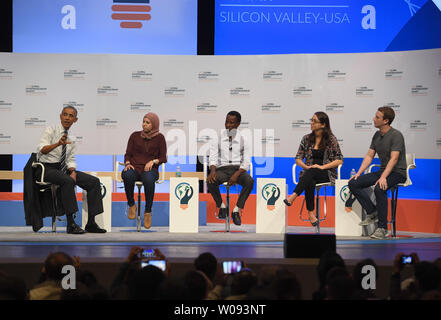 Präsident Barack Obama (L) führt eine Podiumsdiskussion mit (L-R) Mai Vermitteln von Ägypten, Jean Bosco Nzeyimana von Ruanda, Mariana Costa Checa von Peru, und Facebook Gründer Mark Zuckerberg an der Global Entrepreneurship Summit 2016 an der Stanford University in Palo Alto, Kalifornien, am 24. Juni 2016. GES Ziel amerikanischer Unternehmer und Investoren mit internationalen Kollegen zu verbinden. Foto von Terry Schmitt/UPI Stockfoto