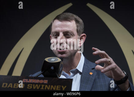 Clemson Tiger Head Coach Dabo Swinney beschreibt die erste Tumbleweed seines Lebens dem drücken Sie auf Medien Tag für die 2019 College Football Endspiel nationale Meisterschaft auf der SAP-Center in San Jose, Kalifornien, am 5. Januar 2019. Alabama Crimson Tide wird die Clemson Tiger bei Levi's Stadion in Santa Clara, Kalifornien, spielen sie am 7. Januar. Foto von Terry Schmitt/UPI Stockfoto