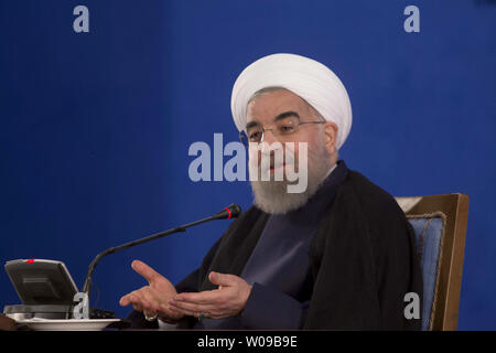 Präsident Hassan Ruhani des Iran liefert Rede bei seiner ersten Pressekonferenz nach seinem Sieg bei den Präsidentschaftswahlen am Freitag Wahl in Teheran, Iran, am 22. Mai 2017. Rohani gewann mit 57% der Stimmen. Foto von Maryam Rahmanian/UPI Stockfoto