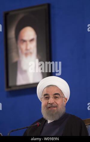 Präsident Hassan Ruhani des Iran liefert Rede bei seiner ersten Pressekonferenz nach seinem Sieg bei den Präsidentschaftswahlen am Freitag Wahl in Teheran, Iran, am 22. Mai 2017. Rohani gewann mit 57% der Stimmen. Foto von Maryam Rahmanian/UPI Stockfoto