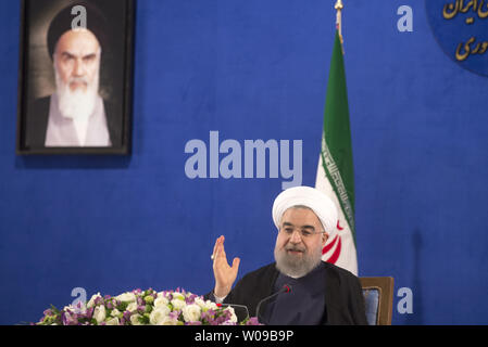 Präsident Hassan Ruhani des Iran liefert Rede bei seiner ersten Pressekonferenz nach seinem Sieg bei den Präsidentschaftswahlen am Freitag Wahl in Teheran, Iran, am 22. Mai 2017. Rohani gewann mit 57% der Stimmen. Foto von Maryam Rahmanian/UPI Stockfoto
