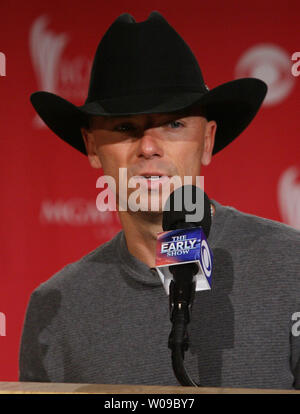 Country Music Artist Kenny Chesney kündigt die Nominierungen für die 42. jährlichen Academy der Country Music Awards in der Country Music Hall of Fame in Nashville, Tennessee am Montag, März 5,2007. Chesney selbst war nominiert für Entertainer des Jahres und oberen männlichen Sänger (UPI Foto/Frederick Breedon IV) Stockfoto