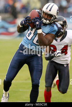 Tennessee Titans wide receiver Roydell Williams (86) fängt einen Touchdown pass gegen Houston Texans von Hutchins (34) am LP Field in Nashville, Tennessee am Dezember 2, 2007. Die Titans besiegten die Texaner 28-20. (UPI Foto/Frederick Breedon IV) Stockfoto