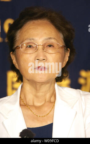 Yuko Tojo, 68, verkündet ihre Kandidatur für die bevorstehende Wahl des Oberhauses des Parlaments am 3. Juli 2007 in Tokio, Japan. Sie ist die Enkelin von Hideki Tojo, der eine Armee allgemein und der Krieg - Zeit Premierminister, wenn Japan im zweiten Weltkrieg verloren. Er wurde später nach dem Tokioter Tribunal ausgeführt. (UPI Foto/Keizo Mori) Stockfoto
