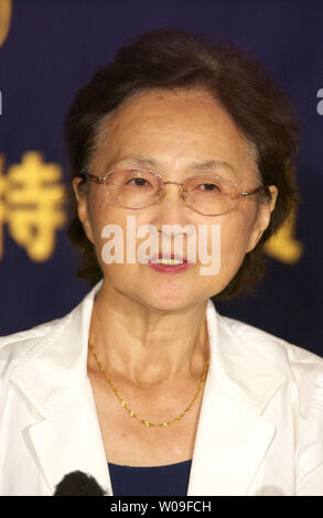 Yuko Tojo, 68, verkündet ihre Kandidatur für die bevorstehende Wahl des Oberhauses des Parlaments am 3. Juli 2007 in Tokio, Japan. Sie ist die Enkelin von Hideki Tojo, der eine Armee allgemein und der Krieg - Zeit Premierminister, wenn Japan im zweiten Weltkrieg verloren. Er wurde später nach dem Tokioter Tribunal ausgeführt. (UPI Foto/Keizo Mori) Stockfoto