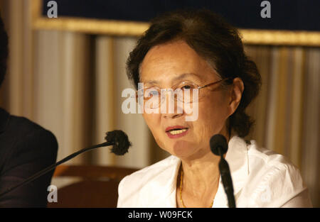 Yuko Tojo, 68, verkündet ihre Kandidatur für die bevorstehende Wahl des Oberhauses des Parlaments am 3. Juli 2007 in Tokio, Japan. Sie ist die Enkelin von Hideki Tojo, der eine Armee allgemein und der Krieg - Zeit Premierminister, wenn Japan im zweiten Weltkrieg verloren. Er wurde später nach dem Tokioter Tribunal ausgeführt. (UPI Foto/Keizo Mori) Stockfoto