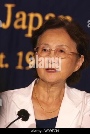 Yuko Tojo, 68, verkündet ihre Kandidatur für die bevorstehende Wahl des Oberhauses des Parlaments am 3. Juli 2007 in Tokio, Japan. Sie ist die Enkelin von Hideki Tojo, der eine Armee allgemein und der Krieg - Zeit Premierminister, wenn Japan im zweiten Weltkrieg verloren. Er wurde später nach dem Tokioter Tribunal ausgeführt. (UPI Foto/Keizo Mori) Stockfoto