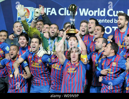 Die Spieler des FC Barcelona Feiern während eines.. Preisverleihung bei der FIFA Club Wm 2011 in Yokohama, Kanagawa Präfektur, Japan, am 18. Dezember 2011. FC Barcelona schlägt Brasilien Santos FC 4-0. UPI/Keizo Mori Stockfoto