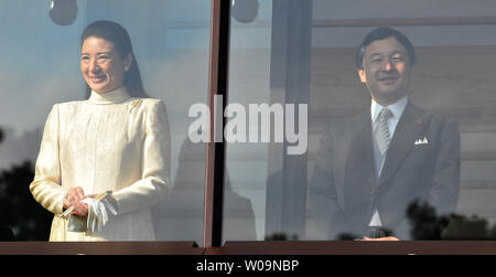 Japans Kronprinz Naruhito und Kronprinzessin Masako besuchen einen neujahrsgruß an der East Plaza, Imperial Palace in Tokio, Japan, am 2. Januar 2012. UPI/Keizo Mori Stockfoto