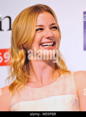 Schauspielerin Emily VanCamp besucht eine Pressekonferenz für das TV-Drama "Rache" in Tokio, Japan, am 25. April 2012. UPI/Keizo Mori Stockfoto