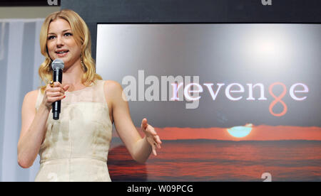 Schauspielerin Emily VanCamp besucht eine Pressekonferenz für das TV-Drama "Rache" in Tokio, Japan, am 25. April 2012. UPI/Keizo Mori Stockfoto