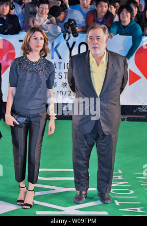 Regisseurin Sofia Coppola und Produzent Francis Ford Coppola (L) besucht die 26. Tokyo International Film Festival Eröffnung in Tokio, Japan, am 17. Oktober 2013. UPI/Keizo Mori Stockfoto