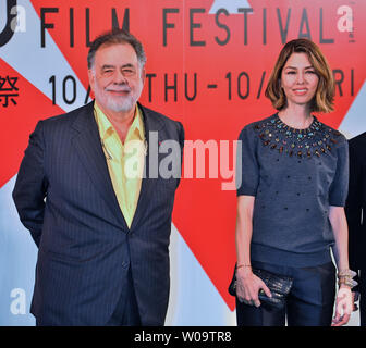 Regisseurin Sofia Coppola und Produzent Francis Ford Coppola (L) besucht die 26. Tokyo International Film Festival Eröffnung in Tokio, Japan, am 17. Oktober 2013. UPI/Keizo Mori Stockfoto