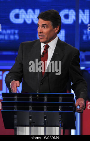 Der republikanische Präsidentschaftskandidat reg. Rick Perry spricht während der Cnn/Tea Party republikanische Debatte an der Florida State Fairgrounds, in Tampa, Florida, am 12. September 2011 abgehalten. UPI/Christina Mendenhall.. Stockfoto