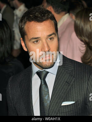 Schauspieler Jeremy Piven kommt für die "RocknRolla" Premiere auf der Elgin Theater auf öffnung Nacht des Toronto International Film Festival in Toronto, Kanada, am 4. September 2008. (UPI Foto/Christine Kauen) Stockfoto