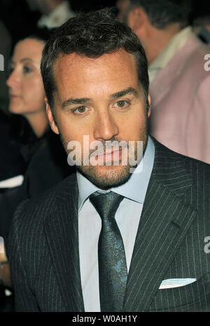 Schauspieler Jeremy Piven kommt für die "RocknRolla" Premiere auf der Elgin Theater auf öffnung Nacht des Toronto International Film Festival in Toronto, Kanada, am 4. September 2008. (UPI Foto/Christine Kauen) Stockfoto