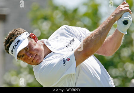 Der Engländer Lee Westwood T-Stücke weg vom ersten T-Stück Kasten spielen in der zweiten Runde des 89th PGA Championship in Southern Hills Country Club in Tulsa, Oklahoma am 10. August 2007 beginnen. (UPI Foto/Gary C. Caskey) Stockfoto