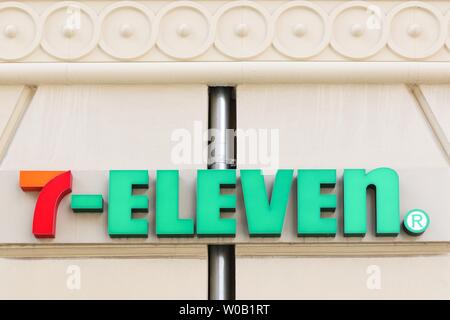 Kopenhagen, Dänemark - Juni 9, 2019: 7 11 Logo auf eine Wand. 7-Eleven ist eine internationale Kette von Convenience Stores Stockfoto