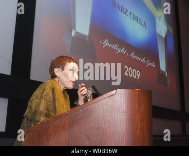 Schauspielerin und Sängerin Babz Chula gezeigt sprechen nach dem Gewinn der "Frau des Jahres" Auszeichnung bei den Frauen in Film und Fernsehen Vancouver (WIFTV) Spotlight Awards in Vancouver, British Columbia, 7. März 2009 stirbt im Alter von 64 in Vancouver am Freitag, 7. Mai 2010 nach einem langen Kampf mit Krebs. In über 100 Filmen und TV-Shows Chula war Barbara Ellen Zuckerman am 12. März 1947 in Springfield, Massachusetts geboren. UPI Foto/Heinz Ruckemann Stockfoto