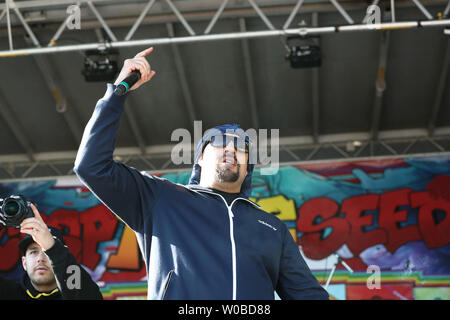 Louis' B-Real" Freese, der Latino-American hip hop band Cypress Hill führt während der umstrittenen 25. jährlichen 4/20 Protest am Sunset Beach in Vancouver, British Columbia am 20. April 2019. Rund 100.000 Menschen kamen zu der Veranstaltung mit der Überschrift von Cypress Hill. Foto von Heinz Ruckemann/UPI Stockfoto