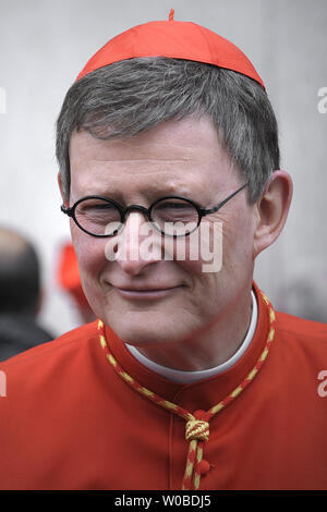 Deutsche Kardinal Rainer Maria Woelki besucht die Messe am Fest der Kathedra Petri mit den neuen Kardinälen in der Basilika von St. Peter im Vatikan am 19. Februar 2012. UPI/Stefano Spaziani Stockfoto