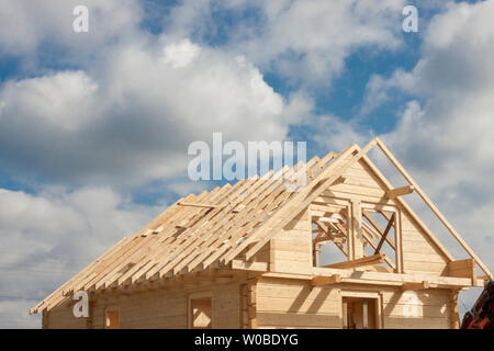 Unfertigen Dach in Holz. Stockfoto
