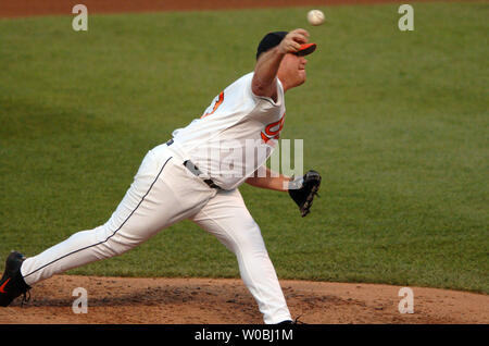 Die Baltimore Orioles Sidney Ponson Plätze im fünften Inning gegen die Colorado Rockies am 18. Juni 2005 an Orioles Park at Camden Yards, Baltimore, MD. (UPI Foto/Mark Goldman) Stockfoto