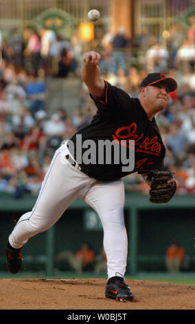 Die Baltimore Orioles Sidney Ponson Plätze gegen die Boston Red Sox am 8. Juli 2005 bei der Orioles Park at Camden Yards, Baltimore, MD. Die Red Sox gegen die Orioles 7-2. (UPI Foto/Mark Goldman) Stockfoto