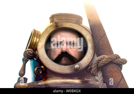 Porträt des Menschen in alten Taucheranzug und Helm, auf weißem Hintergrund. Lustige Taucher im Retro-look. Stockfoto