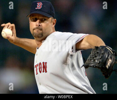 Die Boston Red Sox Tim Wakefield Plätze im zweiten Inning gegen die Baltimore Orioles am 13. September 2006 Bei der Orioles Park at Camden Yards, Baltimore, Maryland. Die Orioles besiegten die Red Sox 4-0. (UPI Foto/Mark Goldman) Stockfoto