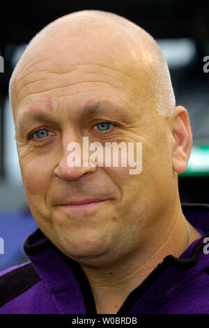 Hall of Fame Mitglied und ehemaligen Baltimore Orioles große Cal Ripken in das Feld vor dem Spiel zwischen den Indianapolis Colts und die Baltimore Ravens am 13 Januar, 2007 in der GG-Runde der AFC Endspiele bei M&T Bank Stadium in Baltimore, Maryland. (UPI Foto/Mark Goldman) Stockfoto